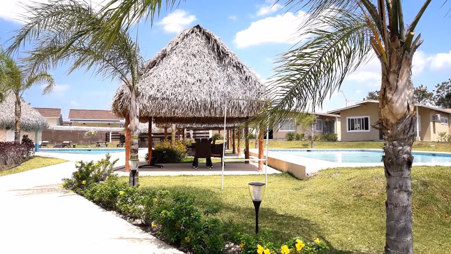 Escápate al Paraíso: Casas en Coronado y San Carlos (Con Piscina)