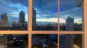 Venta de Apartamento con 158m2 en San Francisco PH Park Loft 26-5604SR