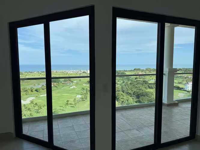 San Carlos Penthouse de Lujo en Vistamar | PH Las Olas II | Vista Frontal a la Marina