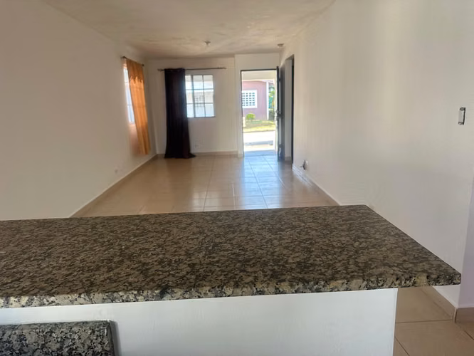 SE VENDE Casa en Bosques del Prado Arraiján ¡Patio y Seguridad! NEGOCIABLE