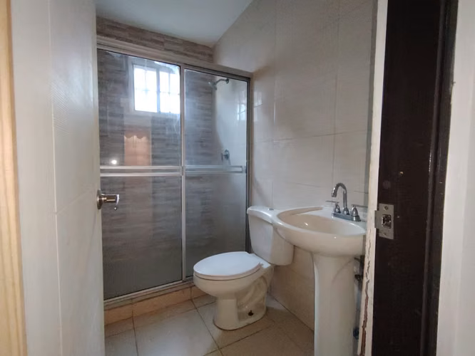 SE VENDE Casa en Bosques del Prado Arraiján ¡Patio y Seguridad! NEGOCIABLE