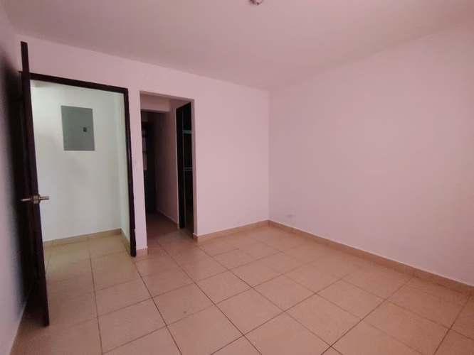 SE VENDE Casa en Bosques del Prado Arraiján ¡Patio y Seguridad! NEGOCIABLE