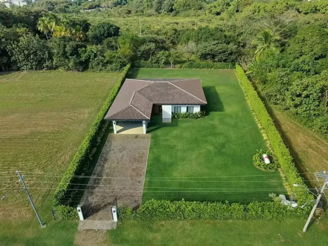 Venta de Casa en Rio Hato - NUEVA - CON PISCINA Y PATIO GRANDE - DG