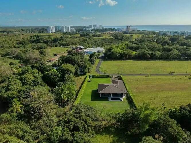 Venta de Casa en Rio Hato - NUEVA - CON PISCINA Y PATIO GRANDE - DG