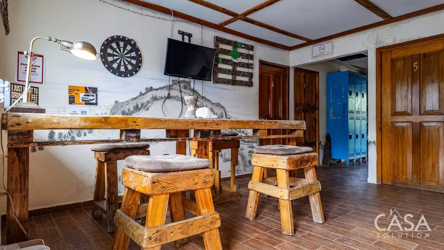 Propiedad En El Centro De Boquete Con Edificaciones Comerciales Y Residenciales En Venta