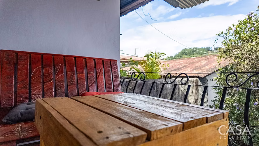 Propiedad En El Centro De Boquete Con Edificaciones Comerciales Y Residenciales En Venta