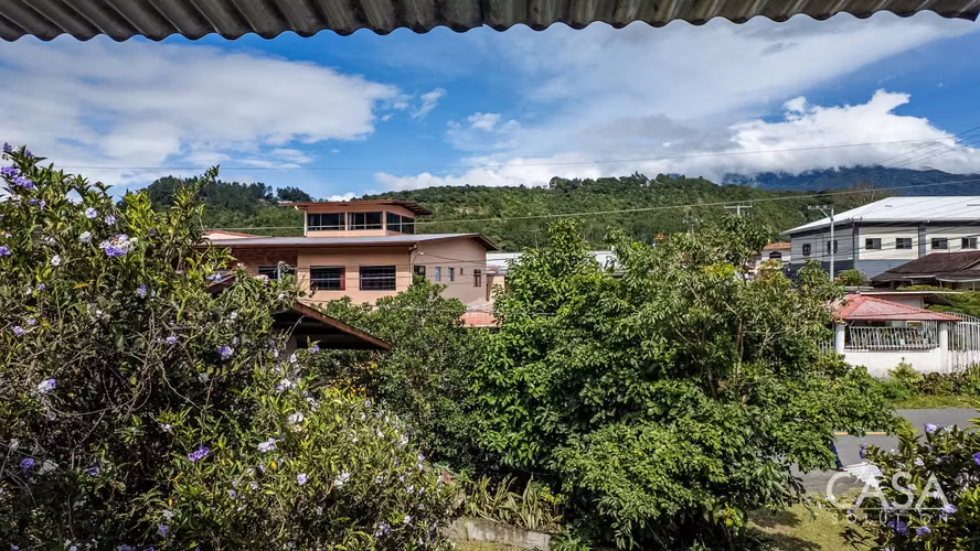 Propiedad En El Centro De Boquete Con Edificaciones Comerciales Y Residenciales En Venta