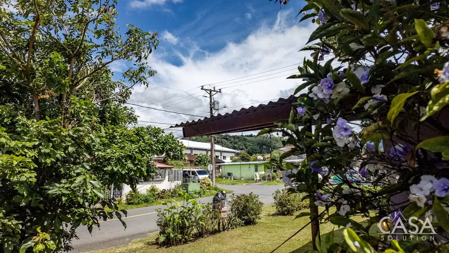 Propiedad En El Centro De Boquete Con Edificaciones Comerciales Y Residenciales En Venta