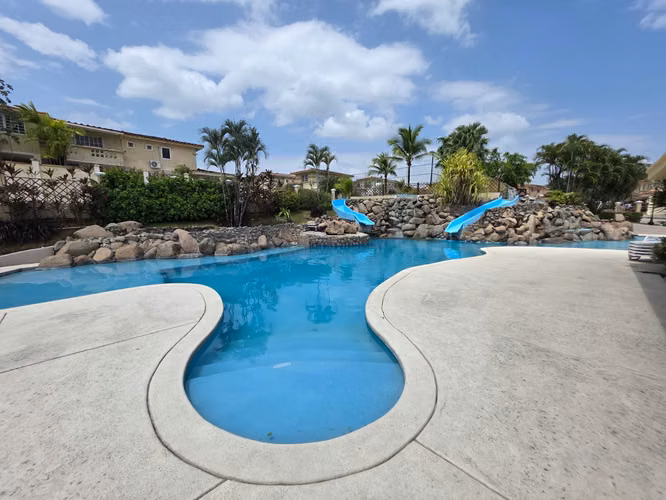 VENTA DE CASA DE ESQUINA DORADO SPRINGS CONDADO DEL REY