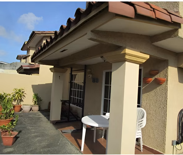 VENTA DE CASA DE ESQUINA DORADO SPRINGS CONDADO DEL REY