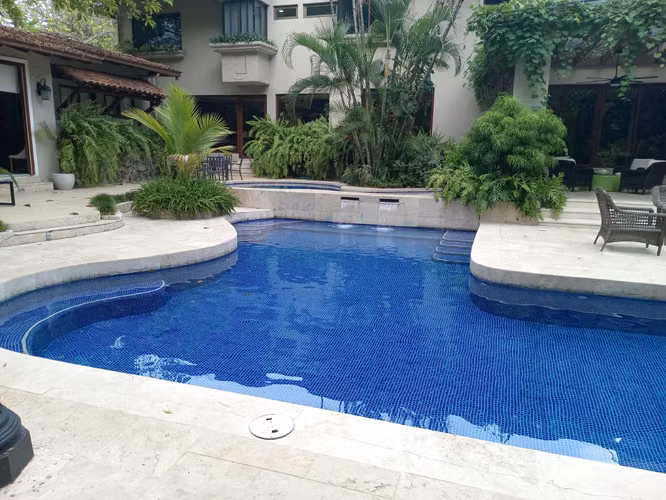 SE VENDE O ALQUILA MANSIÓN EN ALTOS DEL GOLF – LUJO, AMPLITUD Y PRIVACIDAD - Imagen 19