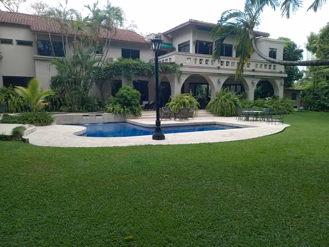 SE VENDE O ALQUILA MANSIÓN EN ALTOS DEL GOLF – LUJO, AMPLITUD Y PRIVACIDAD - Imagen 18