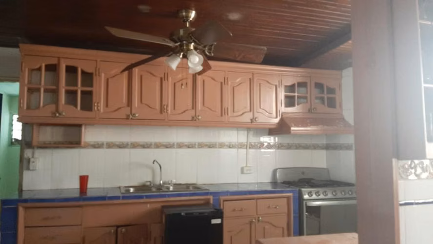 Oportunidad en Altos de Miraflores Ideal para Remodelar o Modernizar Terreno 444 m² $280,000