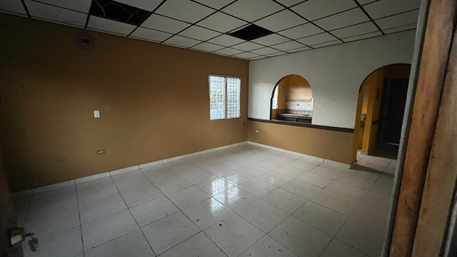 Banco vende casa en Urbanización Villa Clara – David, Chiriquí - Imagen 4