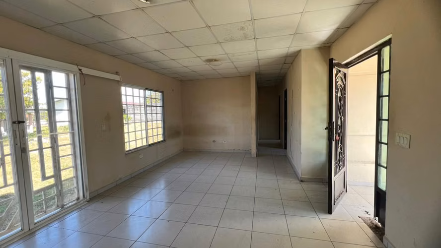Banco vende casa en Urbanización Villa Nueva – Las Lomas, Dolega, Chiriquí - Imagen 2