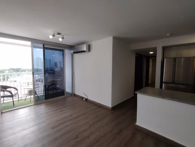 Apartamento Remodelado en Remate en Parque Lefevre – PH Alegría