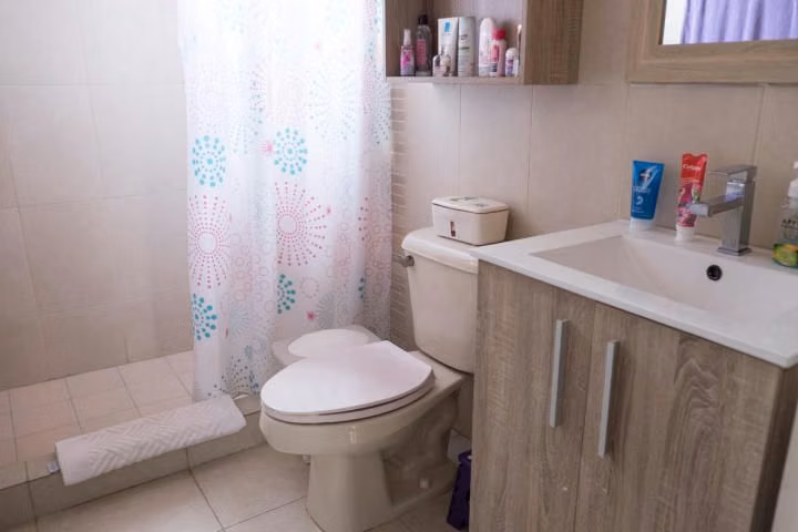 Atención Inversionistas. Se Vende casa en Residencial Versalles I - Juan Díaz.