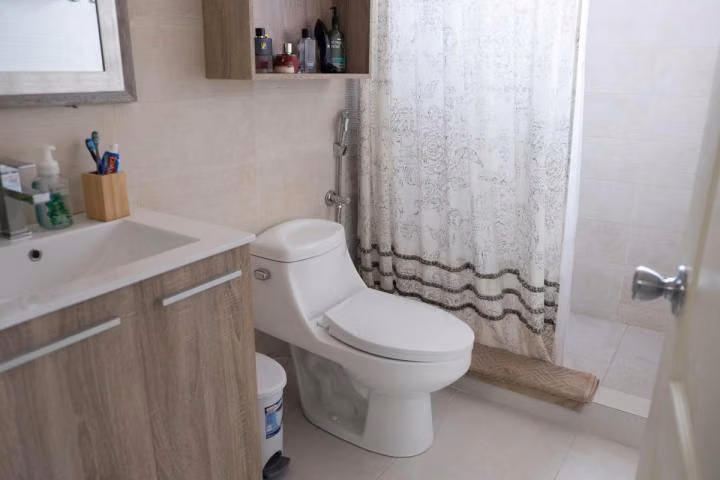 Atención Inversionistas. Se Vende casa en Residencial Versalles I - Juan Díaz.