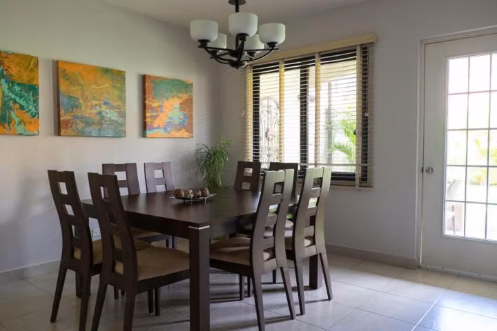 Atención Inversionistas. Se Vende casa en Residencial Versalles I - Juan Díaz.