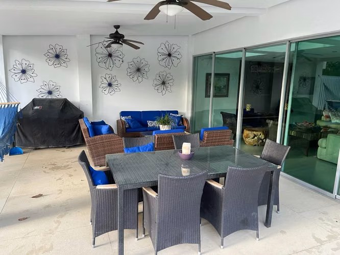 Venta de Casa en Coronado, 400m2 de construcción