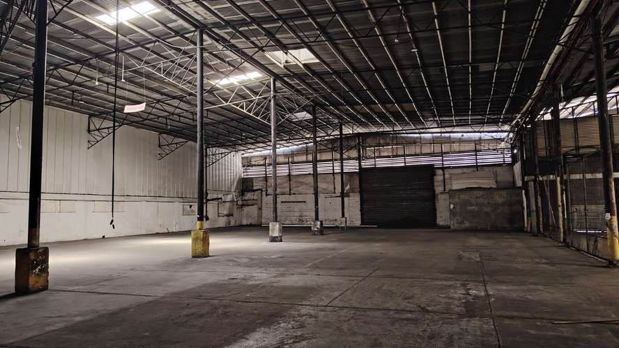 Alquiler de Galera 8000m2 en Milla 8