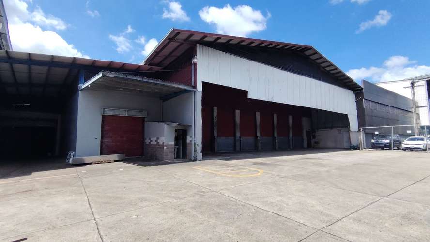 Alquiler de Galera 8000m2 en Milla 8