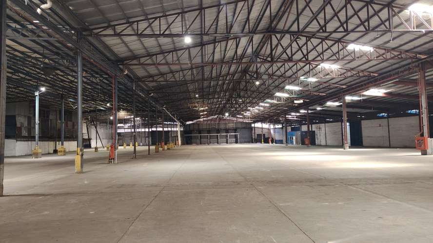 Alquiler de Galera 8000m2 en Milla 8