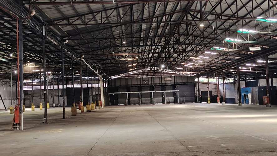 Alquiler de Galera 8000m2 en Milla 8