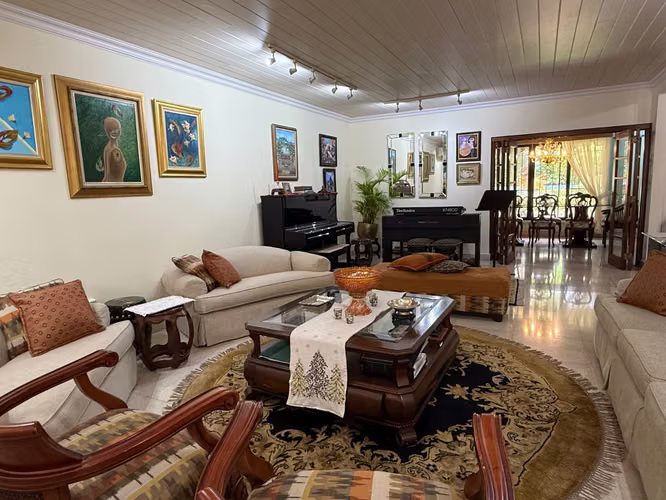 Venta de Casa en San Francisco, Loma Alegre, 1,137m² de Terreno y 400m²de Construcción
