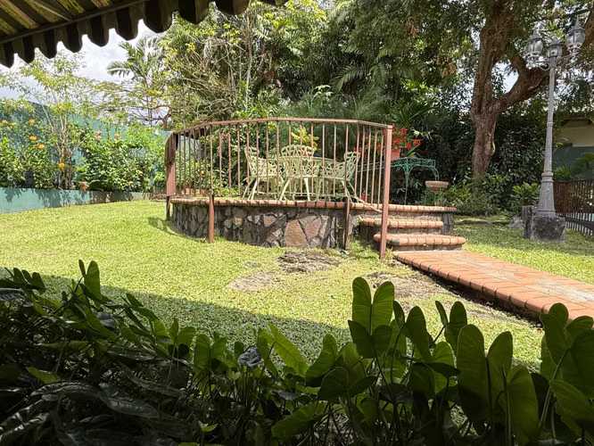 Venta de Casa en San Francisco, Loma Alegre, 1,137m² de Terreno y 400m²de Construcción