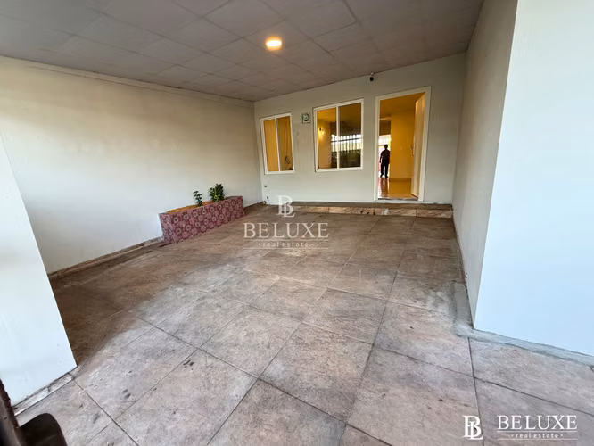VENDO CASA PRIMERA LINEA DE LAS ACACIAS VERSALLES (19)