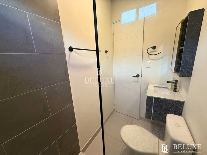 VENDO CASA PRIMERA LINEA DE LAS ACACIAS VERSALLES (19)