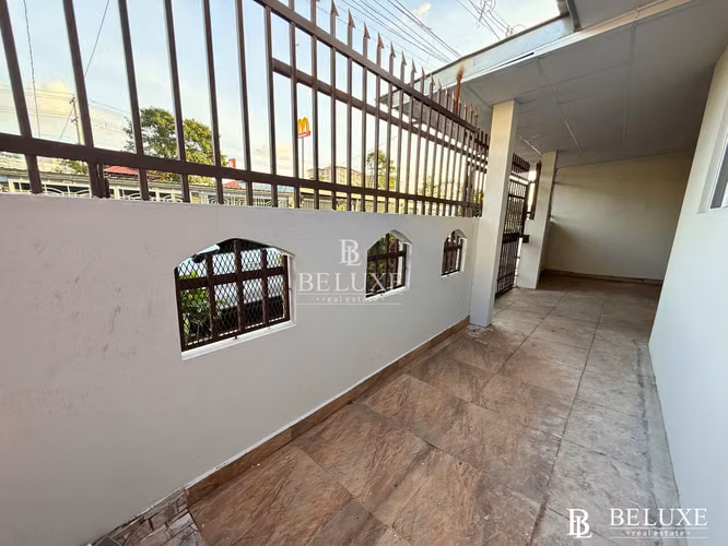 VENDO CASA PRIMERA LINEA DE LAS ACACIAS VERSALLES (19)