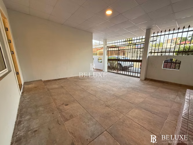 VENDO CASA PRIMERA LINEA DE LAS ACACIAS VERSALLES (19)