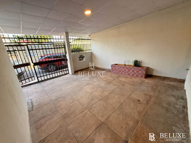 VENDO CASA PRIMERA LINEA DE LAS ACACIAS VERSALLES (19)