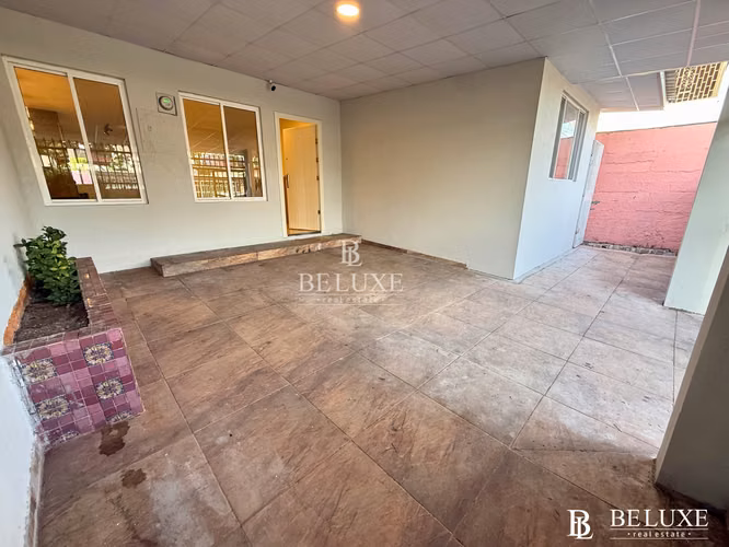 VENDO CASA PRIMERA LINEA DE LAS ACACIAS VERSALLES (19)