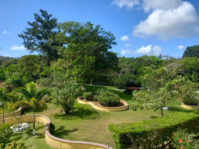 PORTENTOSA RESIDENCIA EN EL VALLE CON 1.8 HECTS. DE TERRENO