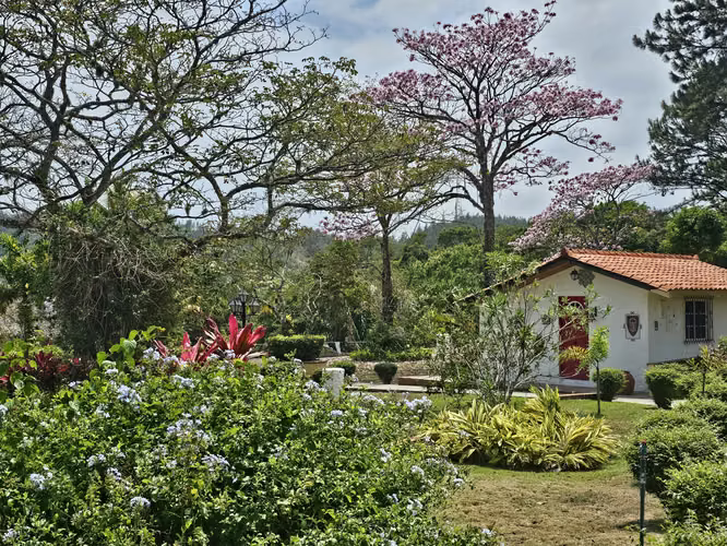 PORTENTOSA RESIDENCIA EN EL VALLE CON 1.8 HECTS. DE TERRENO