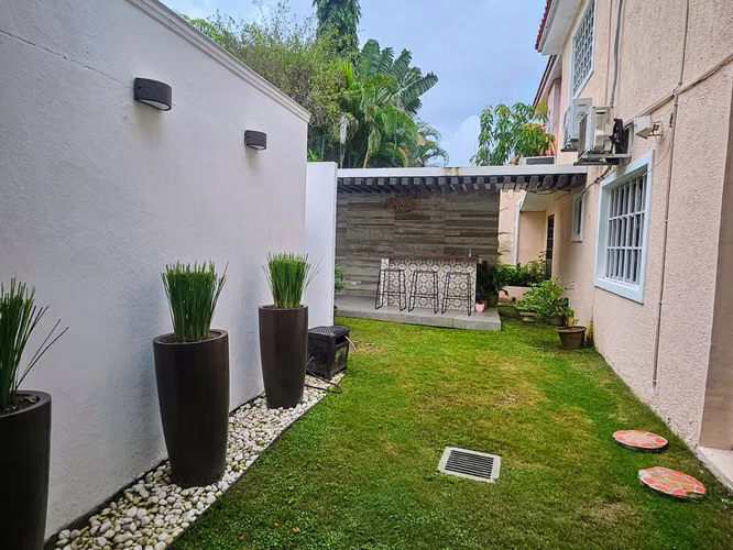 Se vende casa en Fuente del Fresno, Altos de Panamá