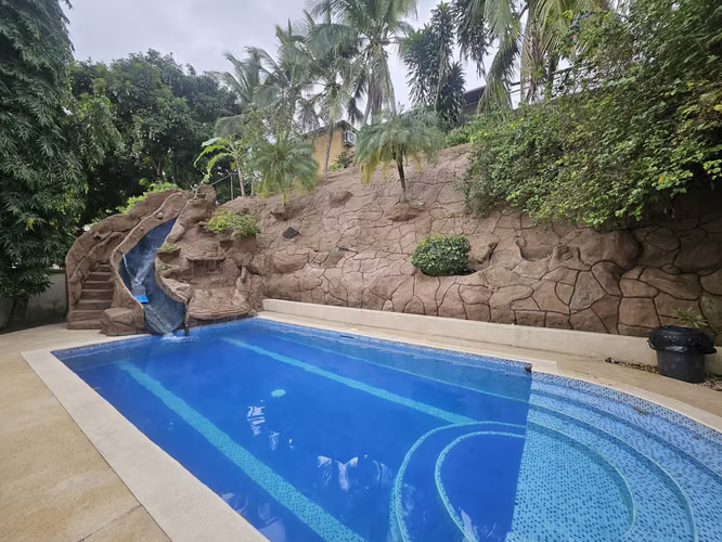 Se vende casa en Fuente del Fresno, Altos de Panamá