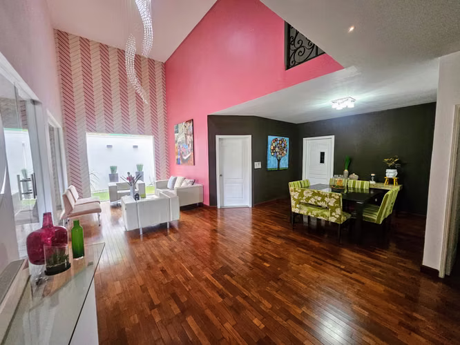 Se vende casa en Fuente del Fresno, Altos de Panamá
