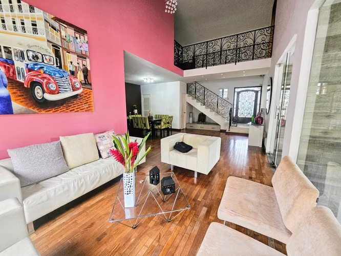 Se vende casa en Fuente del Fresno, Altos de Panamá