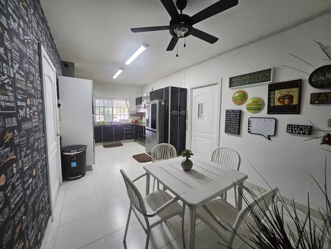 Se vende casa en Fuente del Fresno, Altos de Panamá