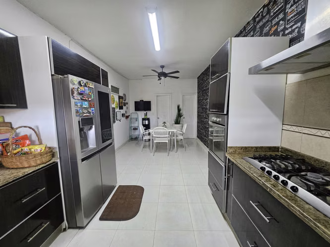 Se vende casa en Fuente del Fresno, Altos de Panamá