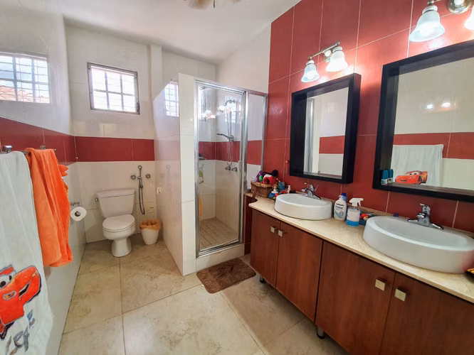 Se vende casa en Altos de Panamá, Condado del Rey