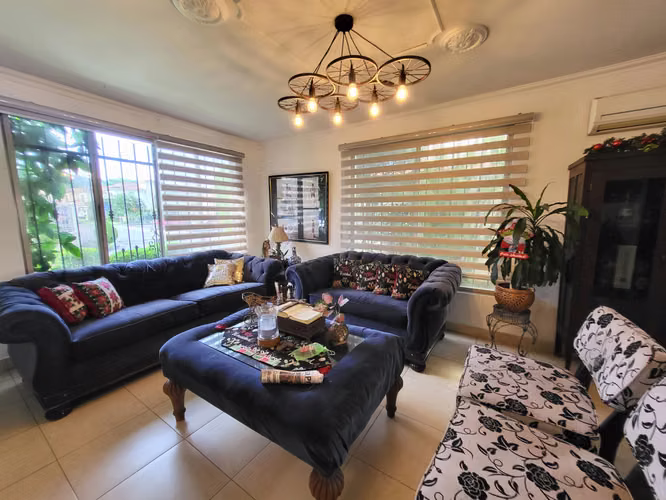 Se vende casa en Paseo Dorado, Condado del Rey