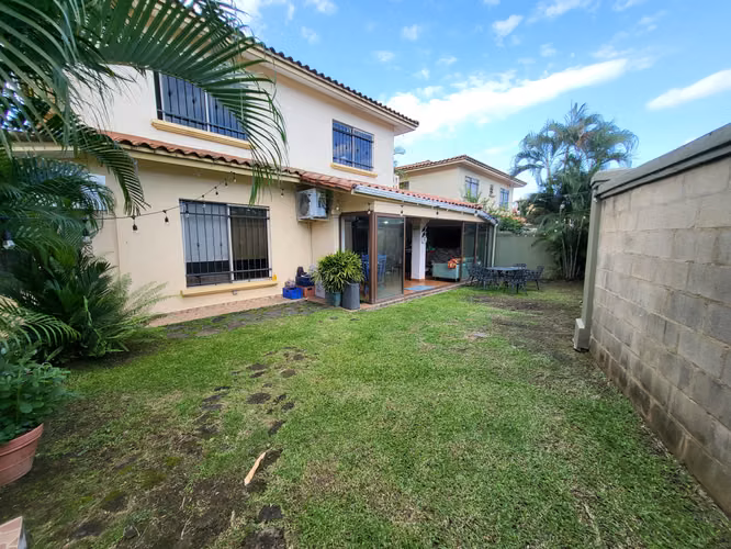 Se vende casa en Paseo Dorado, Condado del Rey
