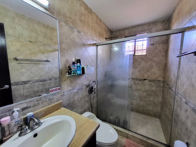 Se vende casa en Paseo Dorado, Condado del Rey