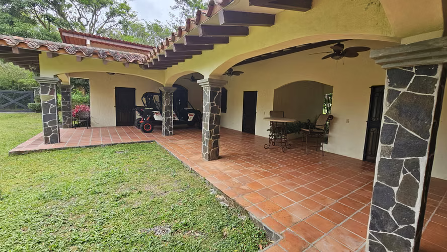 VENDO EXCLUSIVA PROPIEDAD EN EL VALLE CON 13 SUITES Y RIO