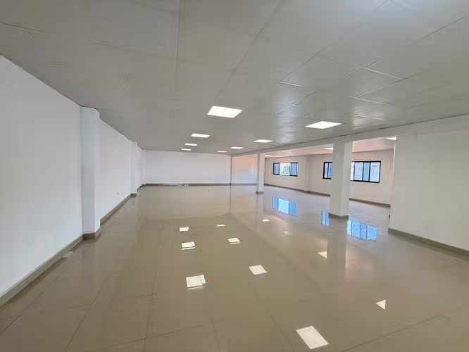 Venta / Alquiler. Edificio Comercial en Chitré